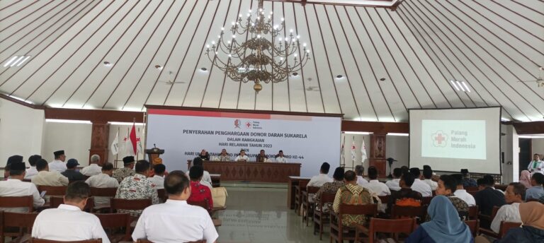 PENYERAHAN PIAGAM PENGHARGAAN DONOR DARAH SUKARELA