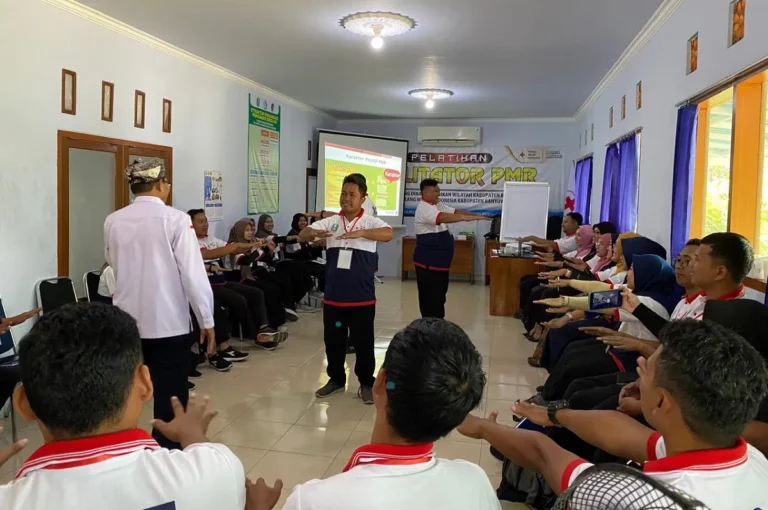 Bersama Cabdindik Banyuwangi, PMI Cetak Fasilitator PMR Berkualitas
