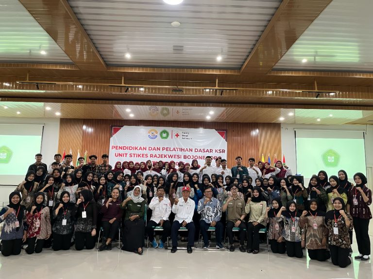 Diklat Dasar UKM KSR PMI STIKES Rejekwesi Bojonegoro : Langkah Awal Menuju Relawan yang Berdedikasi